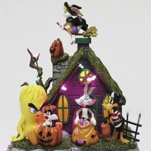 Looney Tunes Halloween Village LED Changing Lights Music NIB